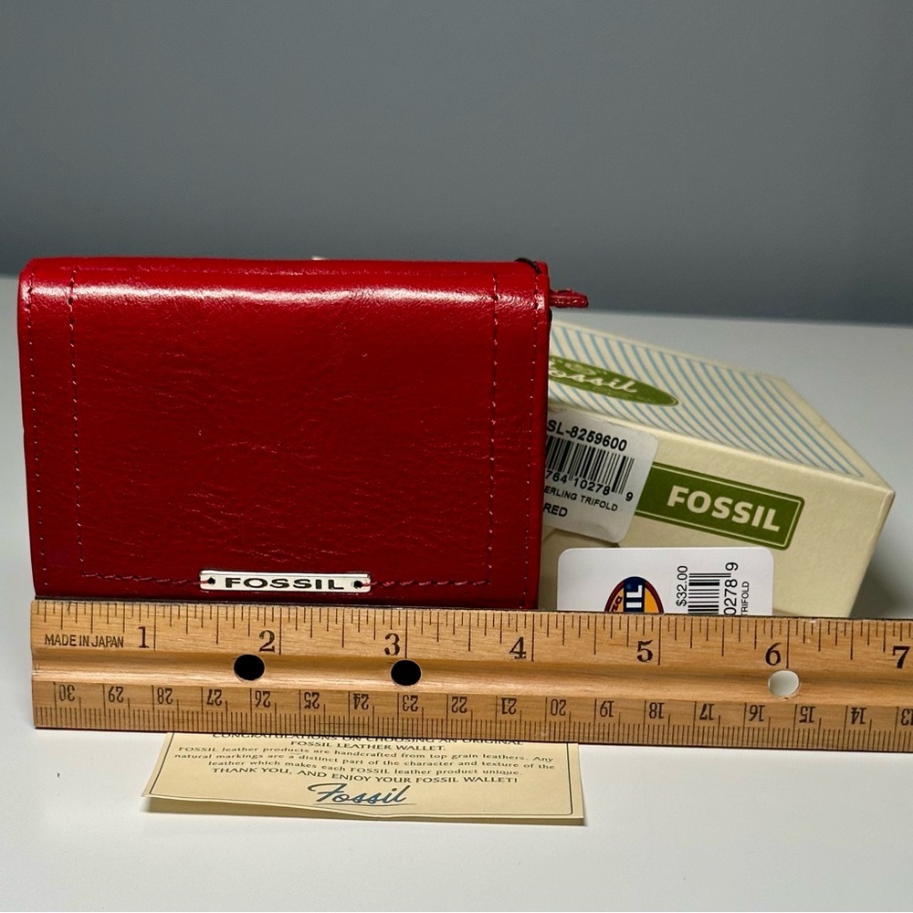 Fossil Red  Leather Wallet New in Box - Picture 10 of 11